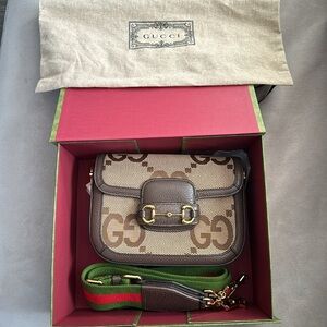 Gorgeous and hardly used Crossbody Gucci bag. Comes with two different straps.